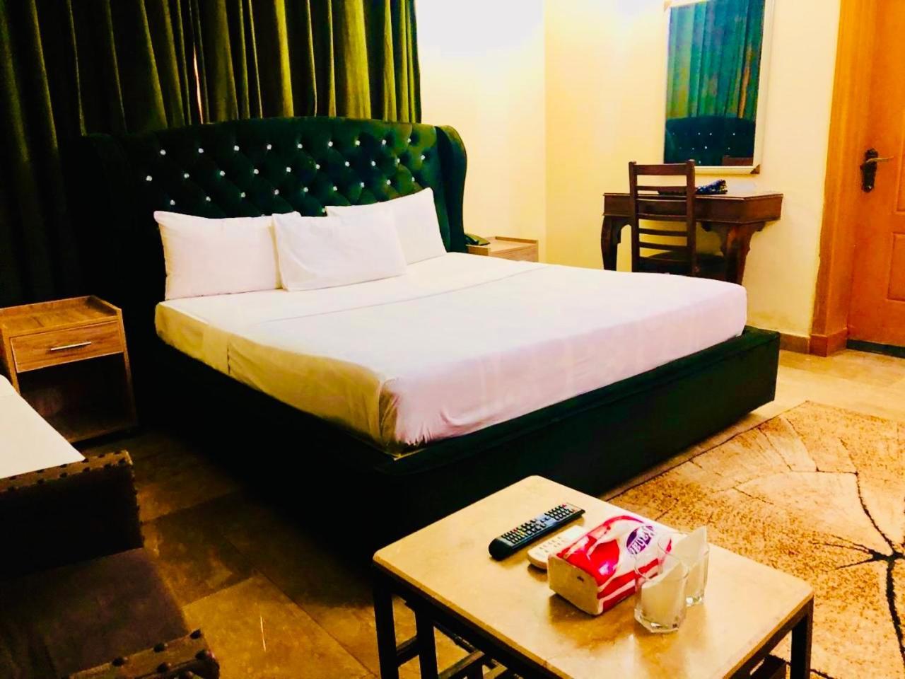 Blue Moon Residency Jinnah Super Islamabad Exterior photo